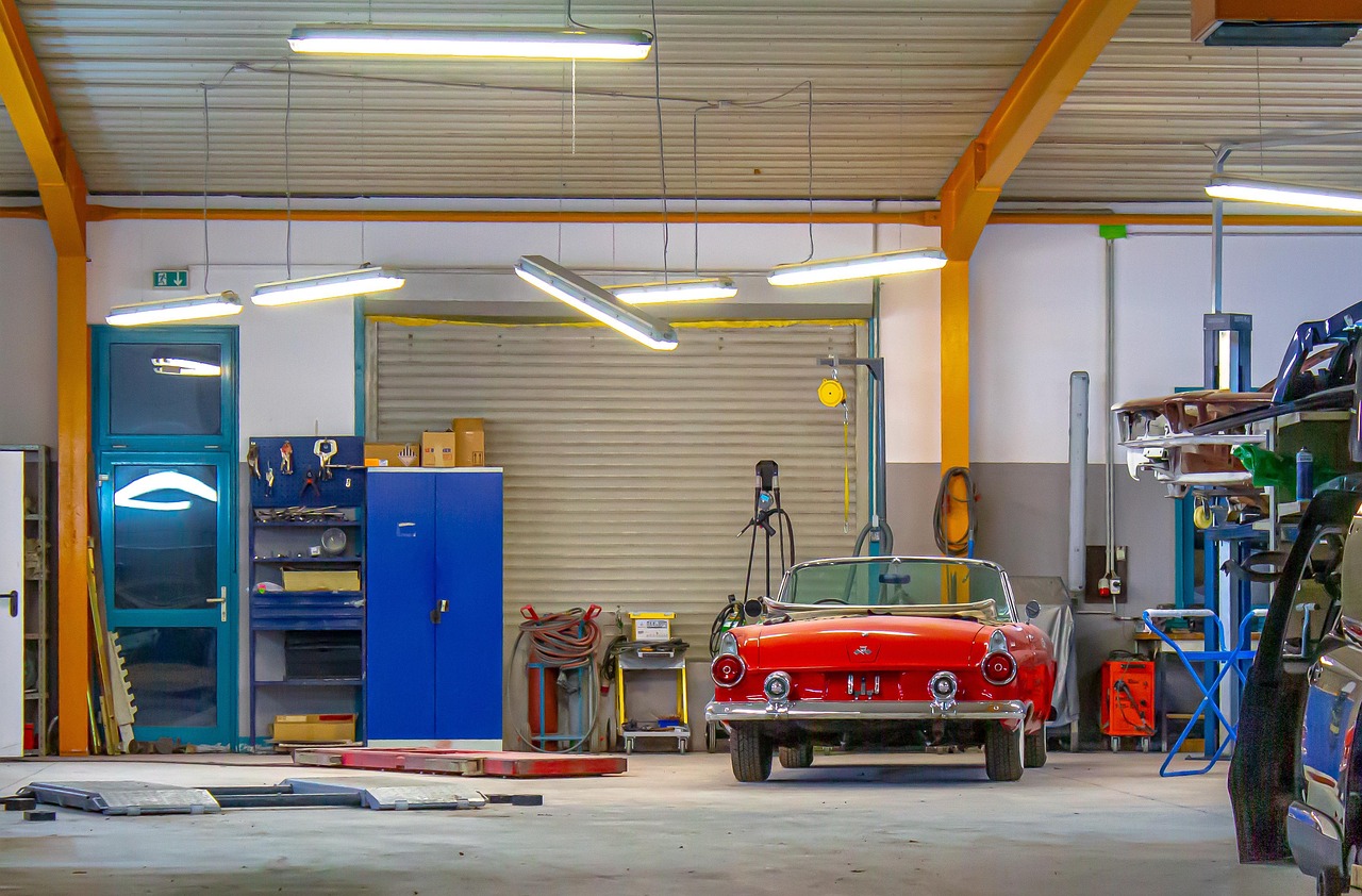 coche antiguo, garaje, reparación, atrevimiento, automóvil, clásico, plataforma elevadora, descapotable, coche, restaurar, fondos de pantalla de coches, rareza, chevrolet, rojo, raro
